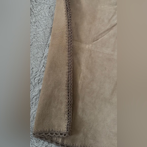 Boutique Europa Vintage Y2K Suede Leather Camel Hue Midi Skirt w/ Crochet Seams - Picture 9 of 15